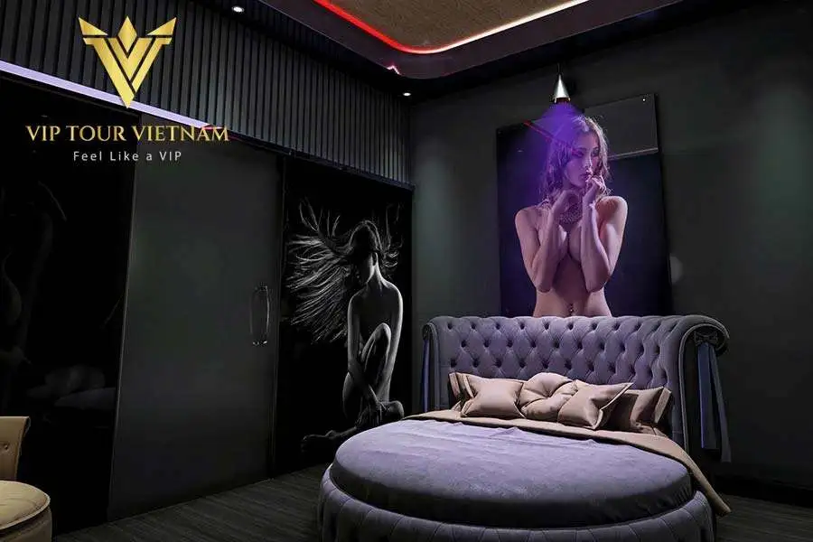 VIP rooms feature luxury round beds and an artistic atmosphere designed.