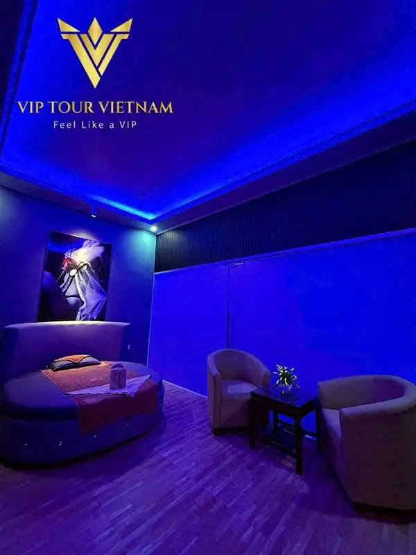 Every private suite is equipped with its own modern sauna and refreshing shower facilities.