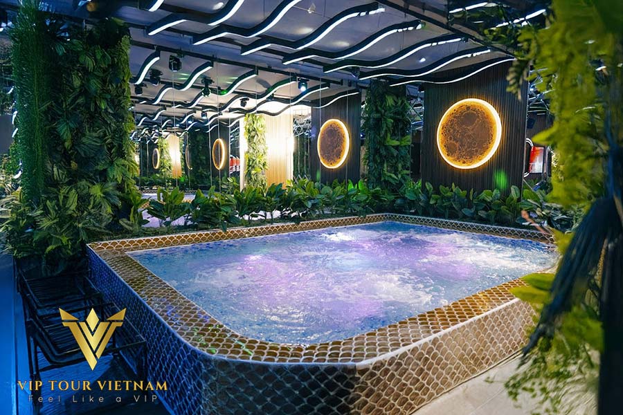 富国岛新东京按摩带泳池派对房间