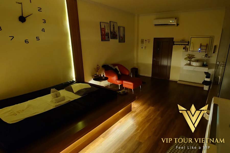 Spacious living space with full amenities.