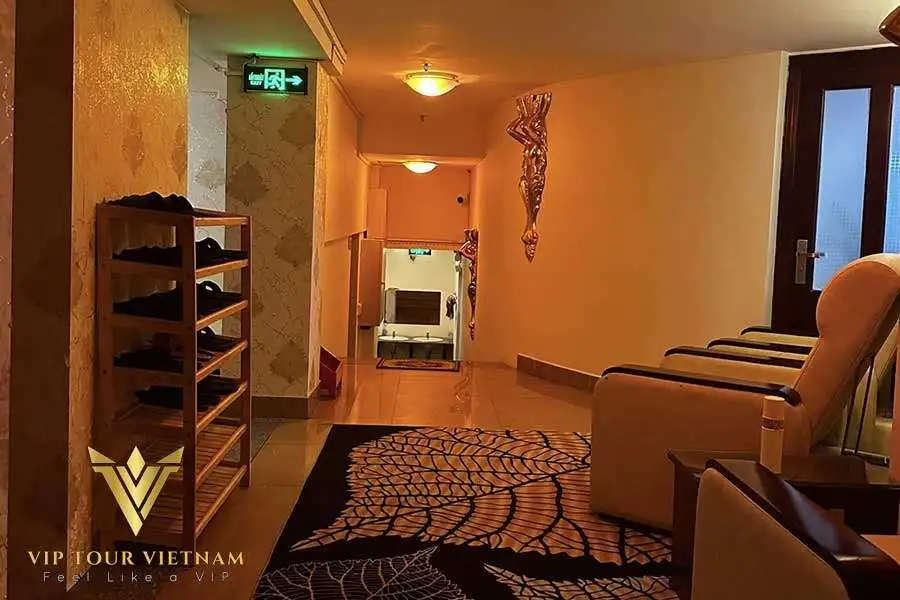 The spacious lounge where guests can rest, sip tea, and chat before their session.