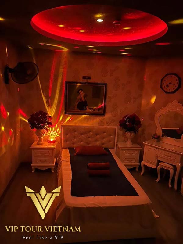 Elegant decor and meticulously prepared therapy beds ensure a professional and comfortable environment for every guest at Tokyo.