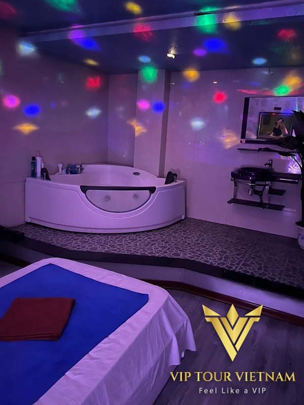 The luxurious in-room jacuzzi – a signature highlight of our King and Luxury packages, offering a soothing hydrotherapy session before your massage.