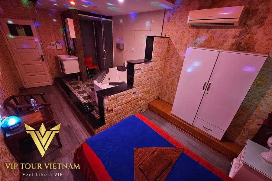 Experience complete privacy with our all-in-one VIP suites, featuring dedicated areas for herbal steam, shared baths, and specialized massage therapy.