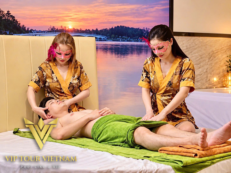 Sakura's therapists are taking care of their valued guests.