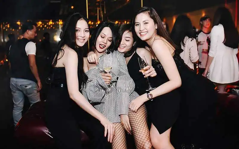 Vietnam Nightlife Girls in Clubs Vietnam Nightlife Girls in Clubs