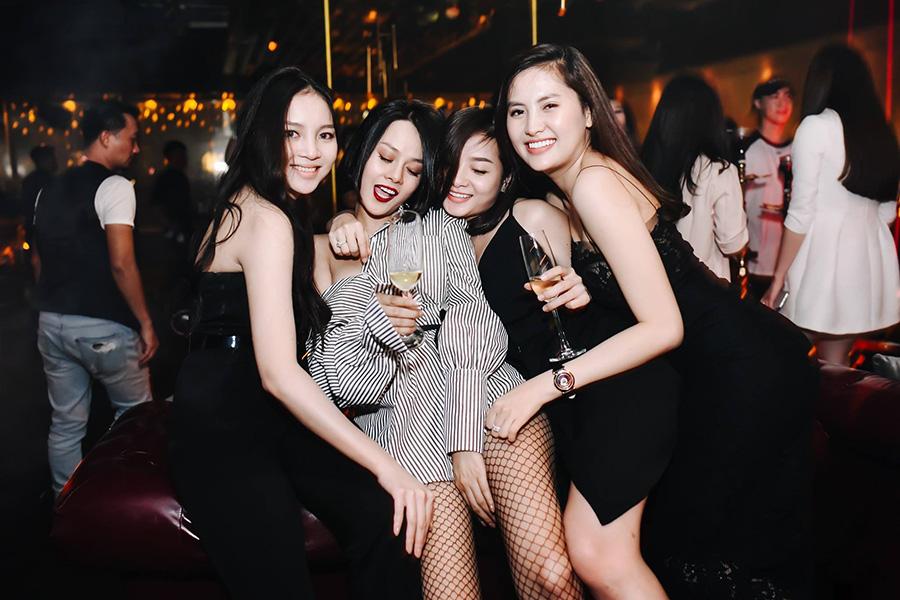 Vietnam Nightlife Girls in Clubs Vietnam Nightlife Girls in Clubs